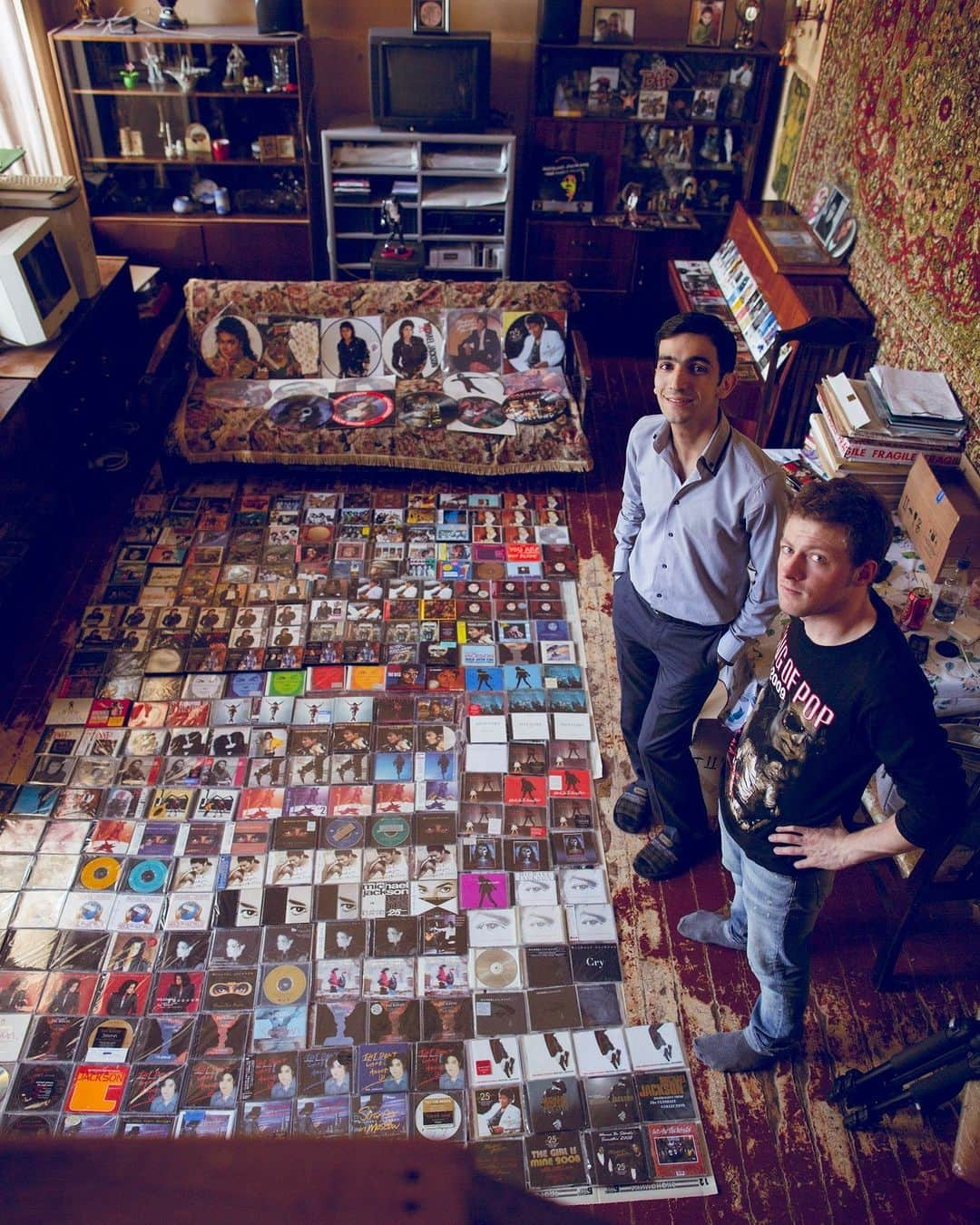 マイケル・ジャクソンのインスタグラム：「İlgar Guliev needed a photo shot from above to capture all the Michael Jackson CD’s in his collection. Share your photos of MJ Collectibles by visiting Michael’s site and uploading them to the community page.」