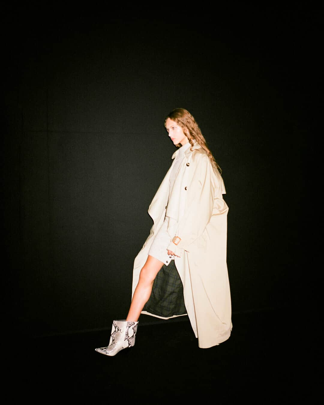 イザベルマランのインスタグラム：「Striding forward. Step into the #IsabelMarantFW23 collection via link in bio.  #IsabelMarant」