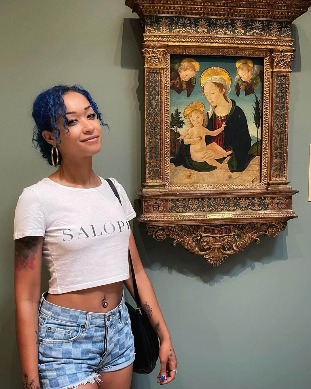 スキン・ダイアモンドのインスタグラム：「It’s funny because my shirt says wh0re in French 😇 Photos from @robertcoshland & I’s day outing to oggle some art.」