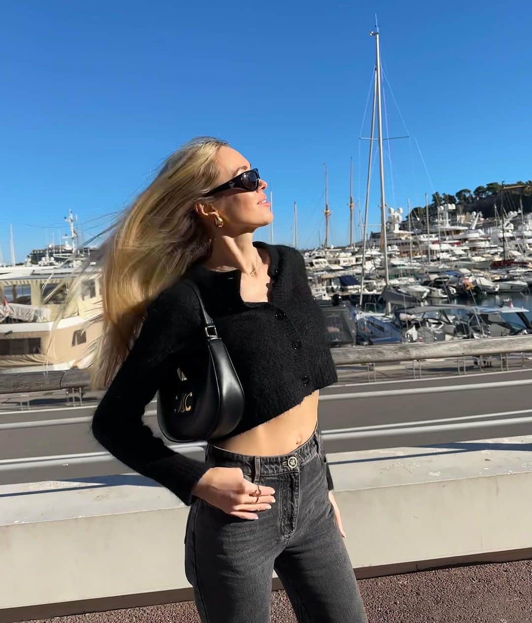 クセニア・カーノヴィッチのインスタグラム：「такой ноябрь мне по душе)) ☀️💛」