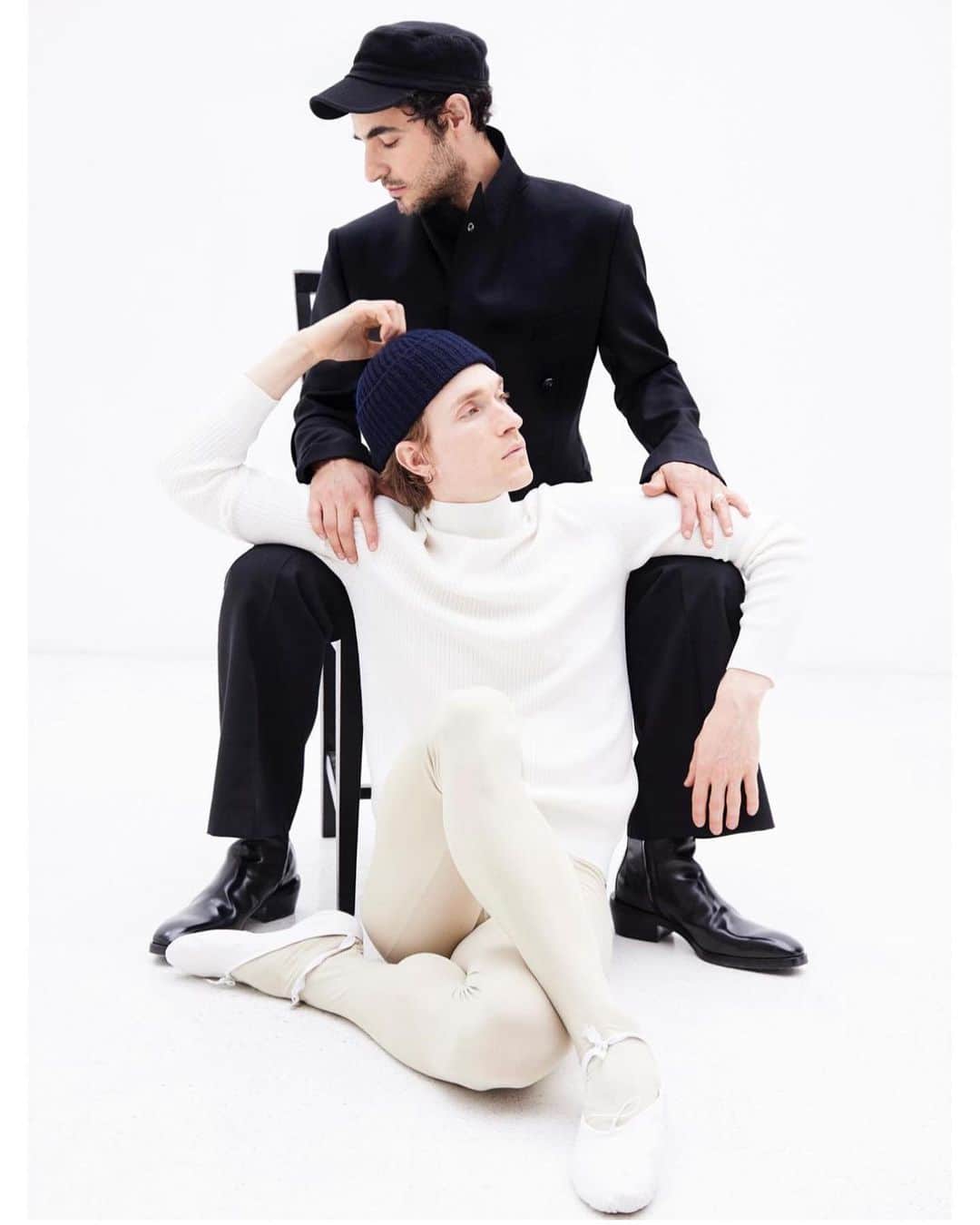ザックポーゼンのインスタグラム：「@__harrisonball__ ⭐️and I at the end of the spread  for his cover story for @iconmagazine 🖤 📷 by @vanina_sorrenti  styled by @edoardocaniglia production @catturaproduction」