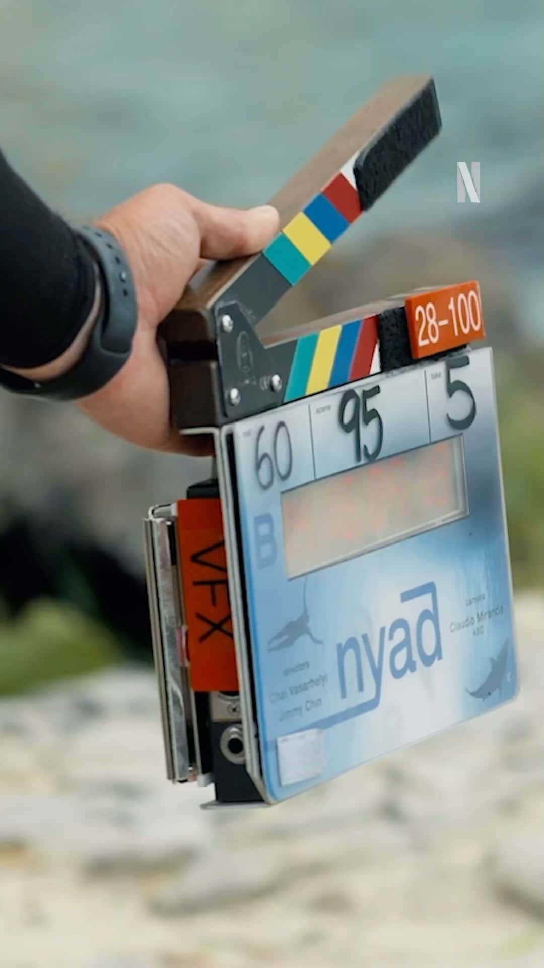 ジミー・チンのインスタグラム：「Today is the day. @nyadmovie launches on @netflix!  Check out this exclusive behind the scenes look at NYAD starring Annette Bening and Jodie Foster.   @chaivasarhelyi and I make films about people pushing the edges of their potential. As filmmakers, we are always interested in pushing ourselves as well. Diving into our first narrative feature certainly pushed us out of our comfort zones. I still laugh thinking of our first day on set trying not to be self conscious while giving (The) Jodie Foster notes on our first take of the film, over a megaphone, in front of a 450+ person crew. Truly terrifying. We have been humbled by this incredible journey and are truly grateful for everyone that we learned from, pushed us as storytellers, and helped make this film come alive, particularly our incredible actors, Rhys Ifans, Jodie Foster and Annette Bening. They rocked our worlds everyday with their performances, true masters of the craft.   Anyway, all this to say, we are very excited that this film is finally coming out on @netflixfilm today. Hope you all will take some time to check it out this weekend.   Producers: Andrew Lazar PGA @madchanceproductions Teddy Schwarzman PGA @blackbearpics  Directors: @chaivasarhelyi @jimmychin Screenplay: @juliaallyncox  Director of Photography: @claudiomirandadop  Editor: Chris Tellefsen ACE Composer: Alexandre Desplat Music Supervisor: Sue Jacobs Casting Director: Avy Kaufman CSA VFX Supervisor: @jakebraver  Assistant Director: Jamie Marshall Costume Designer: @kelli__jones  Production Designer: Kara Lindstrom Co-Producer: @lucaborg  Sound Supervisor: Deborah Wallach」