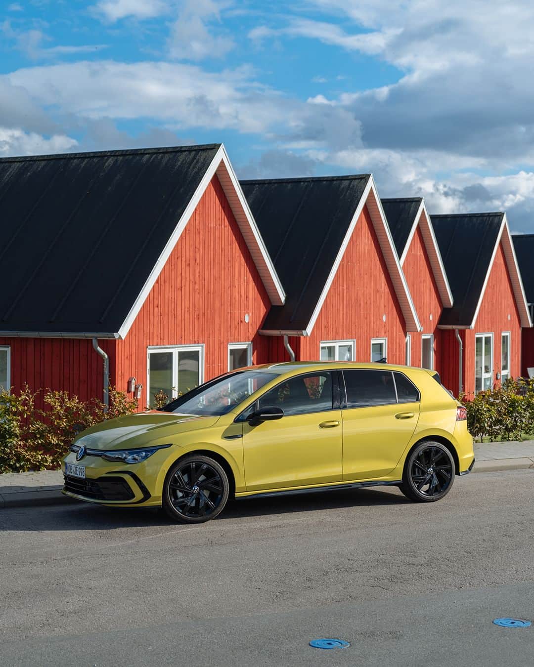 フォルクスワーゲンのインスタグラム：「Time for a weekend getaway. 🏠 #travel #weekend #vwgolf #volkswagen #vw  The vehicle displayed shows optional equipment.」