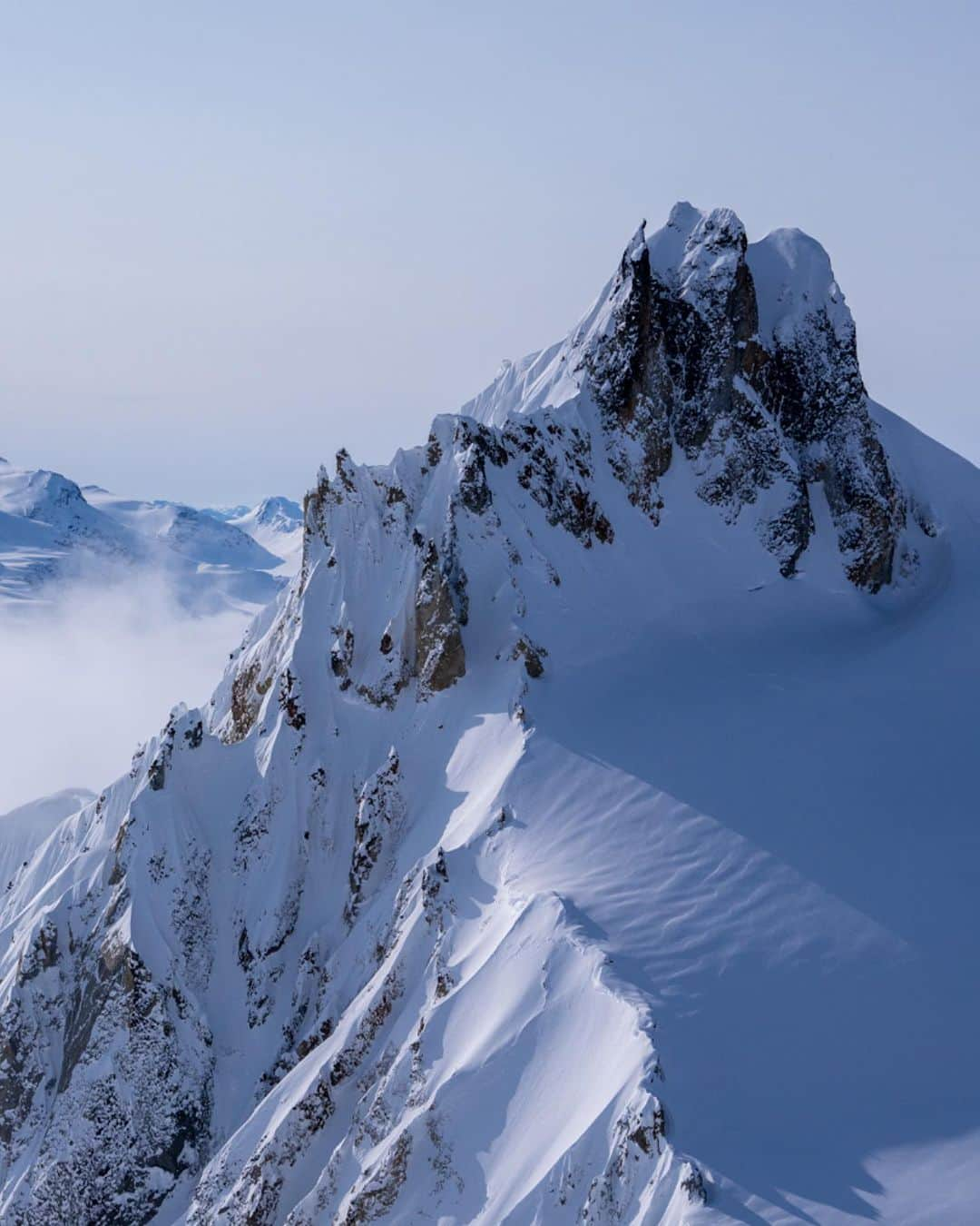 アークテリクスのインスタグラム：「Spanning a distance of over 1200 kilometres, the diversity of landscape and culture distinguish British Columbia’s Coast Mountain Range from anywhere else on earth. Through the eyes of individuals who have chosen to forge a life amongst mountains, forests, and the ocean, the depth of the range is discovered.   'Shaped by Wild' will be premiering at the @banffmountainfestival on Saturday, November 4th. Visit the link in bio to learn more.   Filmed within the Xeni Gwet'in traditional territory and the homelands of the Tŝilhqot'in People. The film was also shot on location within the unceded territory of the Kwakwa̱ka̱'wakw, Lil̓wat7úl, and Sḵwx̱wú7mesh People. We are grateful and acknowledge the mentorship and guidance of Chief Jimmy Lulua of the Xeni Gwet'in First Nations Government.  🎥: @reelwater #arcteryx」