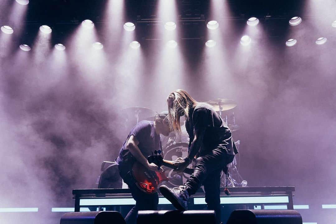 フォール・アウト・ボーイさんのインスタグラム写真 - (フォール・アウト・ボーイInstagram)「✨ So Much (For) London ✨ SOLD OUT the O2, thanks for making it a special night ✨ round two, tonight ✌🏻  📸 @elliottxingham」11月4日 1時28分 - falloutboy