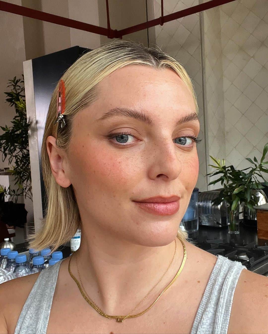 Estée Lalondeさんのインスタグラム写真 - (Estée LalondeInstagram)「A very busy/fun week! 1. Potential party look for the wedding? @thefallbride  2. @daisylondon shoot makeup by @scarlett_burton using @we.are.baer  3. Pilates @studioanatomy_ in London Fields 4. Up early to record a podcast with @gracebeverley (coming soon!)  5. Dream collab between @theunderdays X @mirrorwater.earth  6. DILL-icious 🥯 @its__bagels  7. Founder chats with @iamjulesmiller founder of @thenue_co at my fave @big.inhackney  8. Gorgeous product bundle @thenue_co X @mirrorwater.earth available now on www.mirrorwater.earth while stocks last! 💧   (ad / @mirrorwater.earth brand founder / @daisylondon brand partnership)」11月4日 1時28分 - esteelalonde