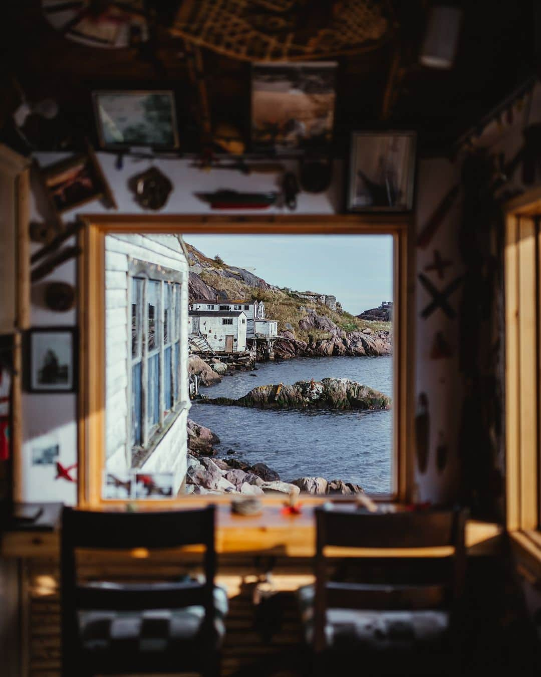 Explore Canadaさんのインスタグラム写真 - (Explore CanadaInstagram)「Meet the next five creators in our Creators Network!  Head to our previous posts to learn more about our new Creators Network and the other creators.  📷 Photo 1-2: Tom @tomcochrane, Newfoundland & Labrador 📷 Photo 3-4: Kara @karaokeefe, Newfoundland & Labrador 📷 Photo 5-6: Ash @lifeofashmac, Nova Scotia 📷 Photo 7-8: Adam @acorn_art_photography, Nova Scotia 📷 Photo 9-10: Desmond @desmondstuartsimon, New Brunswick  #ExploreCanada #ExploreCanadaCreator  Image description:  Photo 1) Person in orange ski clothes looks through their camera and points it into the distance. Behind him, another person is pointing their camera in the other direction. Both are standing on a snowy mountain top with blue sky above. Photo 2) Aerial image of houses scattered along a strip of land covered in snow, surrounded by water. In the distance orange and purple clouds float in the sky. Photo 3) Side profile of a in a plaid jacket staring off camera. Behind her are multiple houses lined up on a cliff. Photo 4) A window is open with trinkets are scattered around the wall. Through the window you can see a couple houses on the side of a cliff, rocks and water. Photo 5) Person wearing a yellow jacket smiling at the camera. Body of water with rocks and a pink and blue sky are in the background. Photo 6) Aerial view of a beach. To one side there are scattered green trees in the sand. The other side there’s blue green water. Photo 7) Person in blue jacket smiles, green trees are blurred in the background. Photo 8) Two hockey players are passing a puck across a frozen body of water. Grey rock formations are stacked on either side of the water. A lighthouse is in the distance. Photo 9) Person smiling, sitting on steps. White window behind him. Photo 10) Aerial shot of an evening sky as it washes over a bridge and body of water.」11月4日 1時31分 - explorecanada