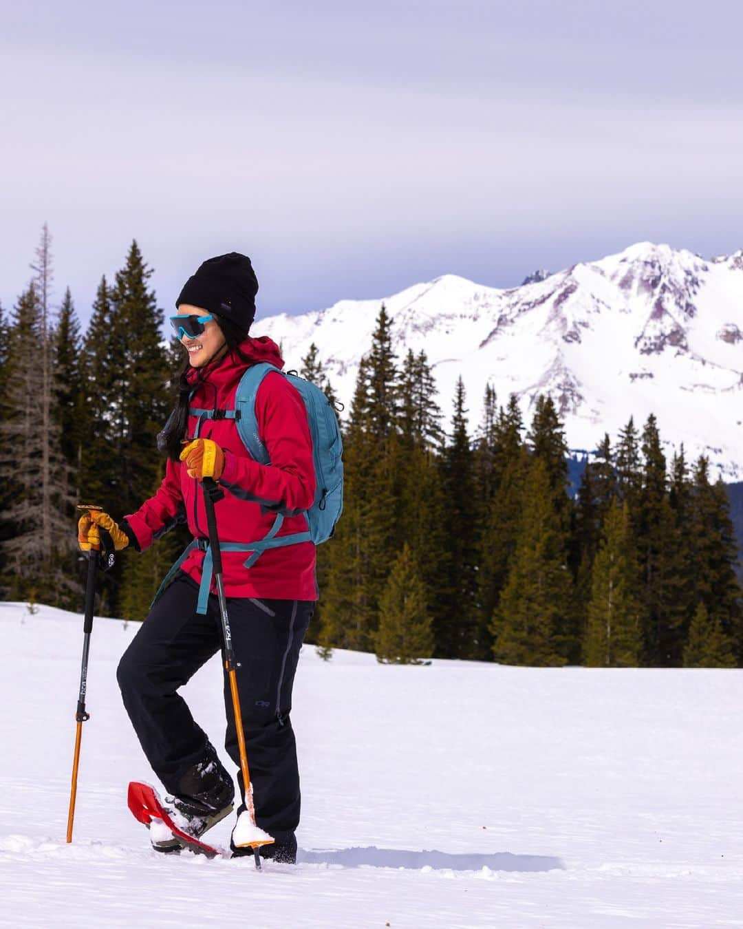 オスプレーのインスタグラム：「Alpine. XC. Bike. Snowshoe. The Glade doesn’t discriminate.   Equipped with an all-new 2.5-liter reservoir, insulated hose, and bite valve cover, this streamlined all-mountain hydration pack keeps your thirst quenched in cold weather—no matter your winter sport of choice.  #OspreyPacks」