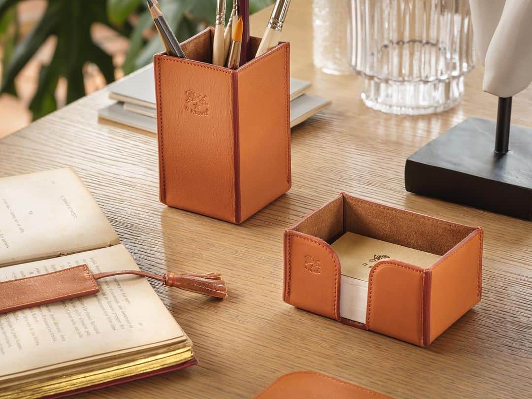 イルビゾンテのインスタグラム：「Finally we can reveal the new Il Bisonte’s Home Collection, which brings the brand’s unmistakable style to the interior design of homes and home offices.   #ilbisonte #sustainability #homecollection  #madeinitaly」