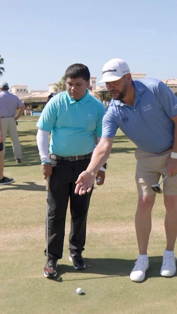 チョン・インジのインスタグラム：「Michael Block taught a neat putting lesson on speed and vision to @thefirsttee participant Christopher at the @wwtchampionship. 🙌   🎥 @PGATOUR」