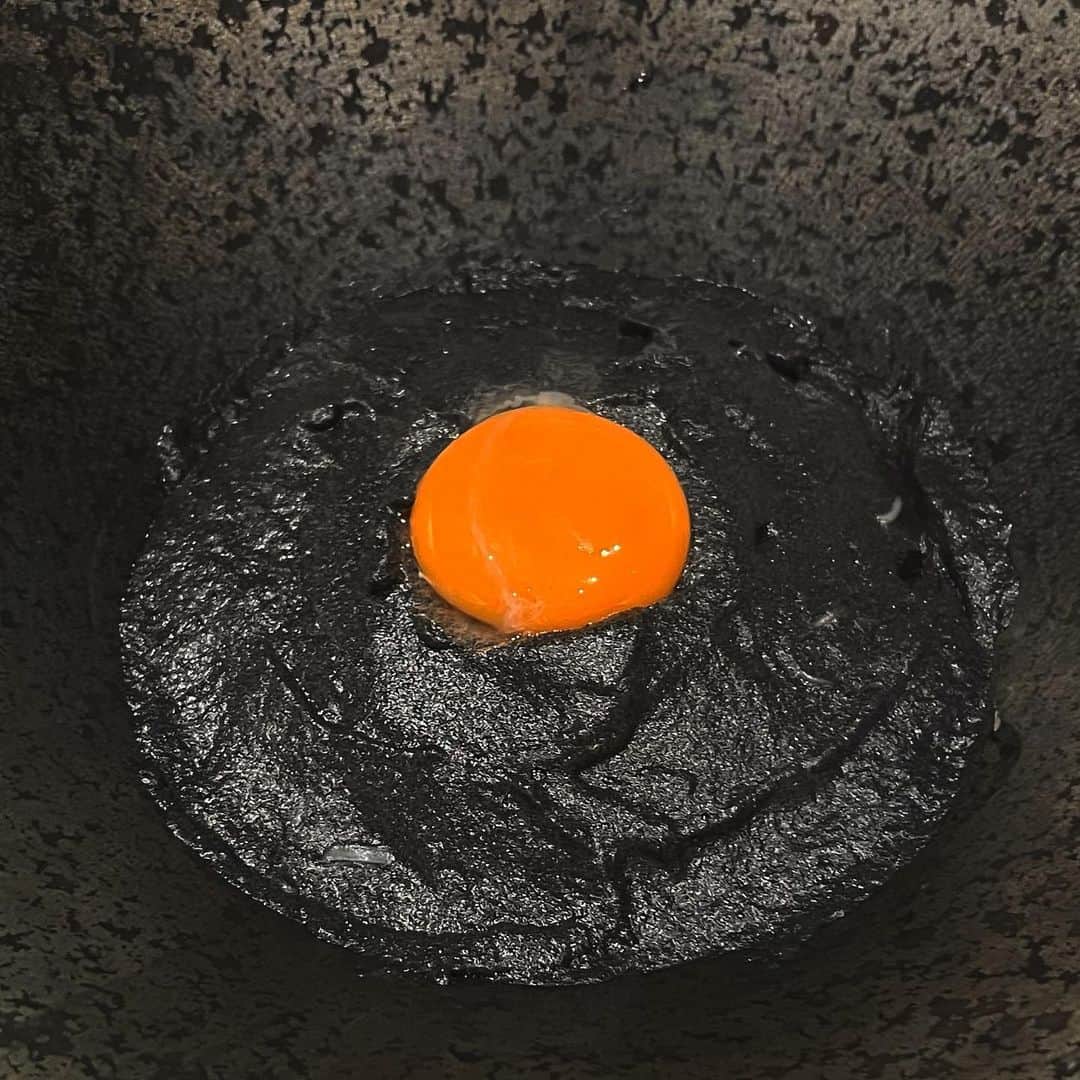 のインスタグラム：「この時間まで起きてる方々には様々な料理を提供させていただきます  どうも、いきなり ひょっこりと 失礼いたしました  (完全にやられてます(主)、、なんで 皆にいじわるしたかった だけ なのに、、、『みんなにいじわるしたかっただけなのに』反省と共に明日の食への希望と共に眠りにつきます)ﾍﾟｺ」