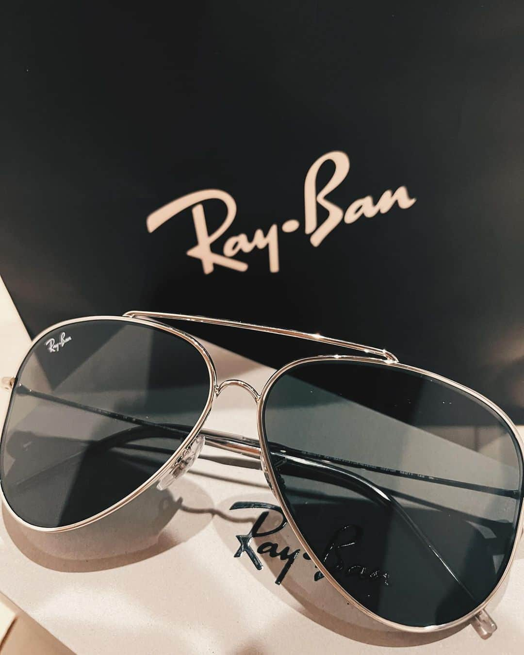 志村禎雄さんのインスタグラム写真 - (志村禎雄Instagram)「Ray・Ban REVERSE 𝐩𝐚𝐫𝐭𝐲🩶 ( @rayban )   Ray-Banより発売した史上前例のない”完全に反転”したレンズを採用したサングラス「Reverse（リバース）」   今回 @hayato_kanno_ 君にご招待 頂きお邪魔してきました♡  ありがとうございます!!  こうして新たな試みやチャレンジは 商品関係なくすごく刺激的で最高な夜 でした！ congratulations- ̗̀ 🥂 ̖́-  わたしの大好きなこたち ありがとう·͜· ♡  @yuma.025  くんヘアメイクありがとうございました！  #PR #RAYBANREVERSE」11月4日 1時44分 - s.dao_