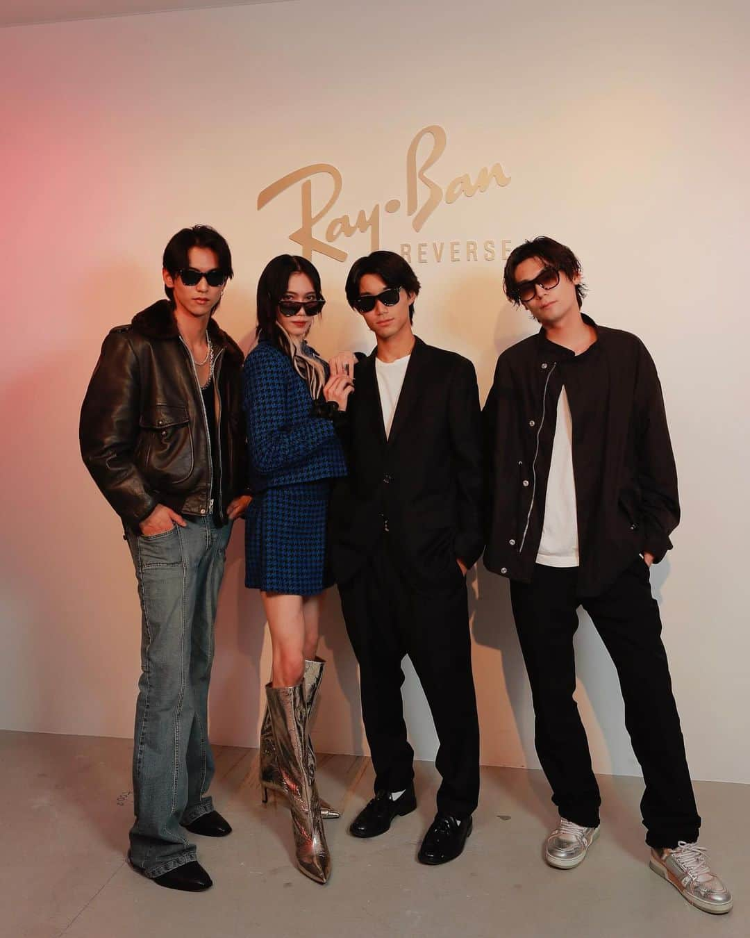 志村禎雄さんのインスタグラム写真 - (志村禎雄Instagram)「Ray・Ban REVERSE 𝐩𝐚𝐫𝐭𝐲🩶 ( @rayban )   Ray-Banより発売した史上前例のない”完全に反転”したレンズを採用したサングラス「Reverse（リバース）」   今回 @hayato_kanno_ 君にご招待 頂きお邪魔してきました♡  ありがとうございます!!  こうして新たな試みやチャレンジは 商品関係なくすごく刺激的で最高な夜 でした！ congratulations- ̗̀ 🥂 ̖́-  わたしの大好きなこたち ありがとう·͜· ♡  @yuma.025  くんヘアメイクありがとうございました！  #PR #RAYBANREVERSE」11月4日 1時44分 - s.dao_