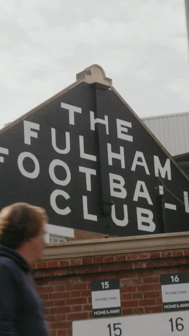 フラムFCのインスタグラム：「Community. Tradition. Footballing heritage. 🏡  This is what it means to support @fulhamfc ⚫️⚪️」