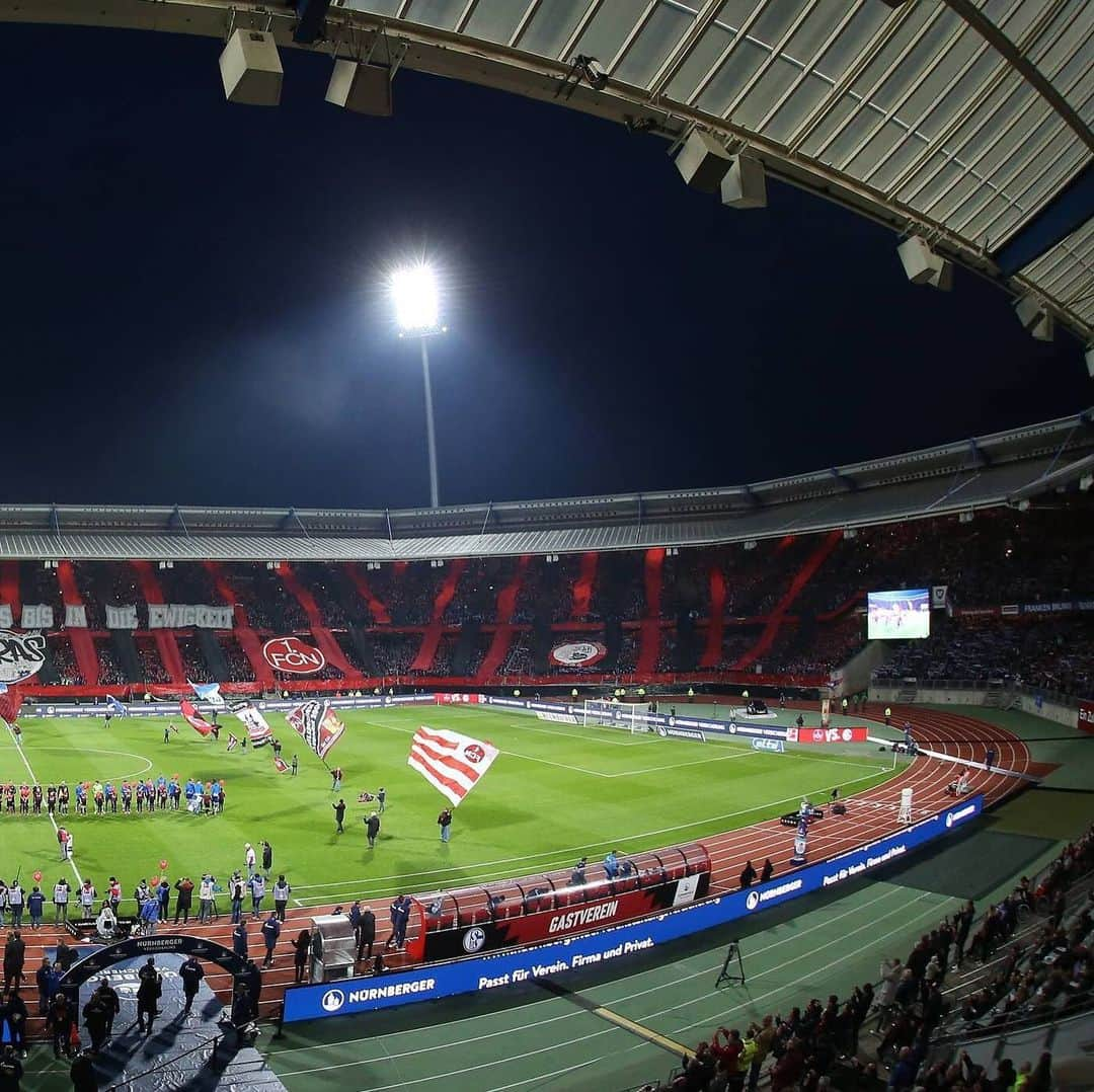 シャルケ04さんのインスタグラム写真 - (シャルケ04Instagram)「💙🤍 Eure liebste #SchalkeUndDerFCN-Choreo war…? Ab in die Kommentare damit 📝🖤❤️ . . #S04 #Schalke #Knappen #Königsblau #SchalkeUndDerFCN」11月4日 1時53分 - s04