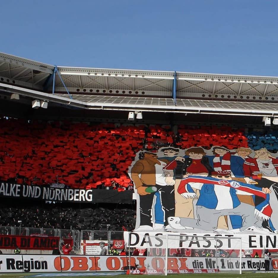 シャルケ04のインスタグラム：「💙🤍 Eure liebste #SchalkeUndDerFCN-Choreo war…? Ab in die Kommentare damit 📝🖤❤️ . . #S04 #Schalke #Knappen #Königsblau #SchalkeUndDerFCN」