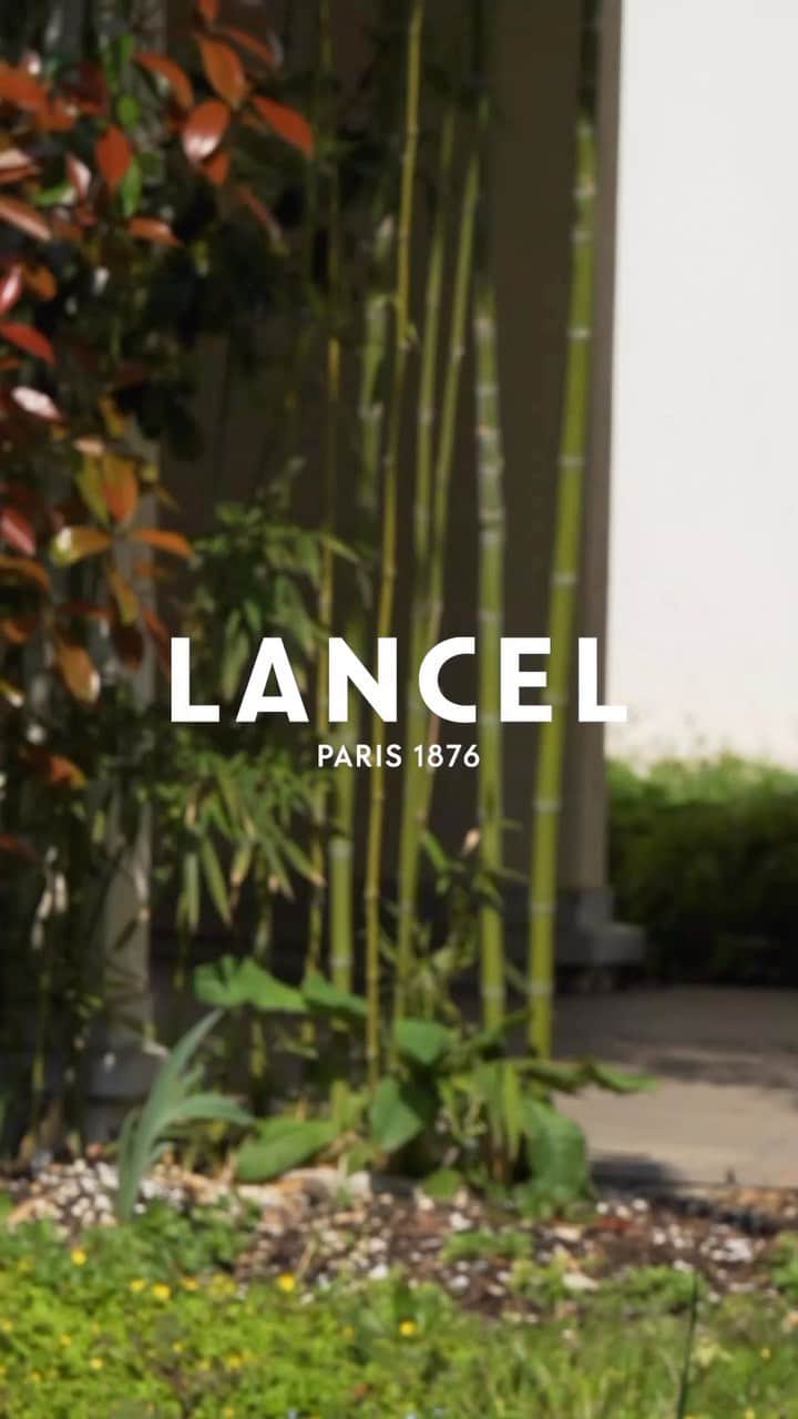 のインスタグラム：「This bag is made for Billard night and day out  #LancelParis #LancelTwist #BubbleAnimation #OrigamiByLancel」
