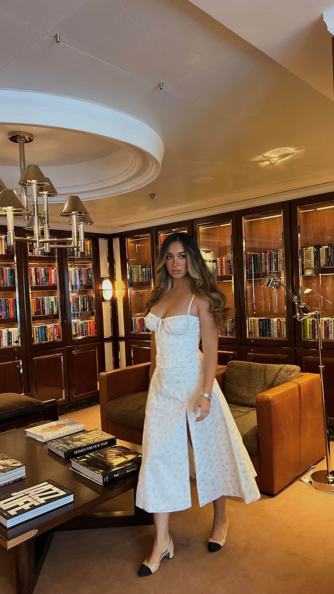 マリリン・フローリーズのインスタグラム：「Magical.✨🚢📚」