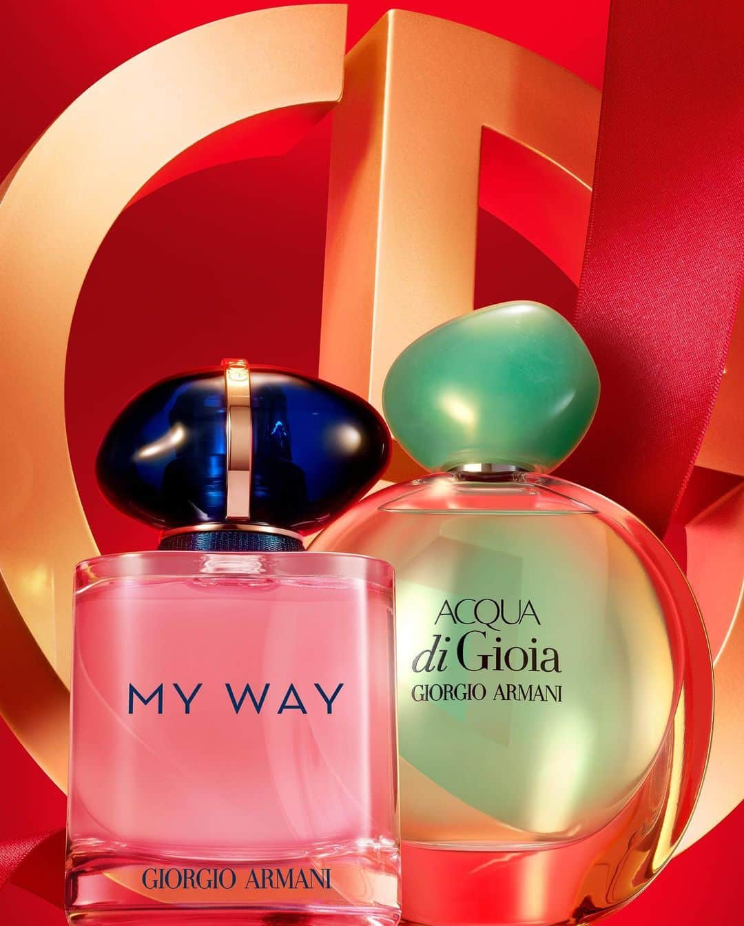 Armani Beautyのインスタグラム：「Fragrance for her. From the floral aromas of MY WAY EAU DE PARFUM to the refreshing fragrance of ACQUA DI GIOIA EAU DE PARFUM, discover all of the delicious scents from Armani beauty that make an ideal gift for the Holidays.   #Armanibeauty #MyWay #IAmWhatILive #AcquaDiGioia #ArmaniGift #HolidaySeason #Fragrance」