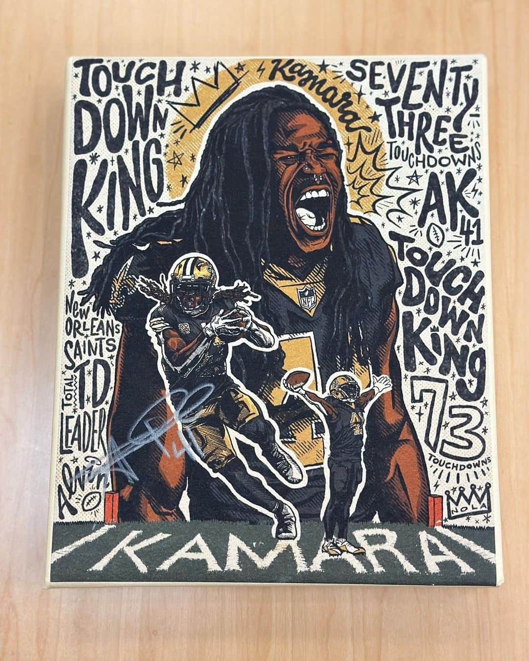ニューオーリンズ・セインツのインスタグラム：「Want this Alvin Kamara TD record illustration signed by AK? 👀   Comment below with what your favorite Kamara TD was with the hashtag #Saints for a chance to win it 🙌  Rules at bio 🔗   #Contest | #BlackAndGoldFriday」