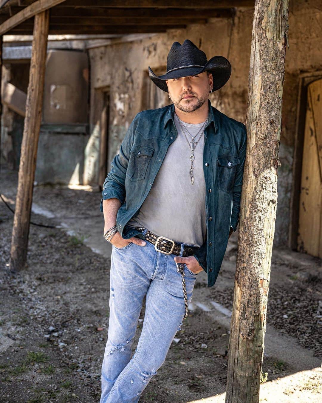 ジェイソン・アルディーンのインスタグラム：「The new 14-song album from @jasonaldean is here! Listen to his eleventh studio album “Highway Desperado” now on Spotify! 🛣️🤠」
