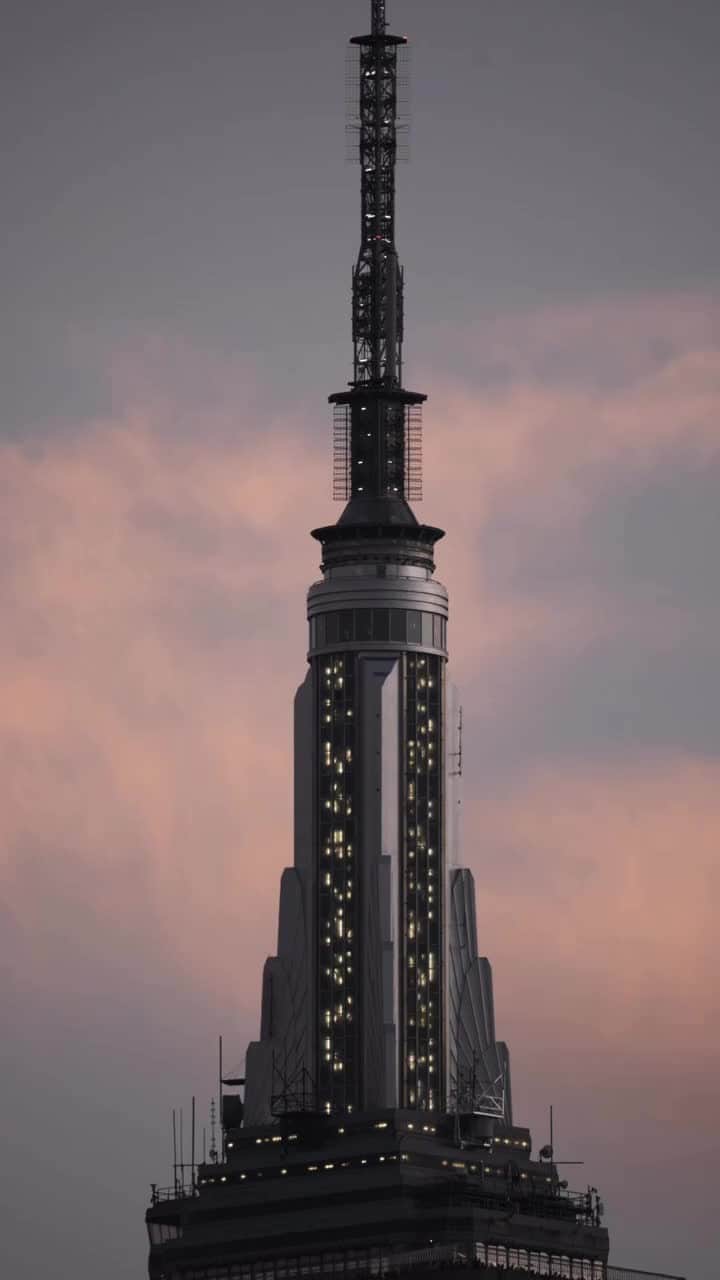 Empire State Buildingのインスタグラム：「This is what dreams are made of.    📷: @universonuevayork」