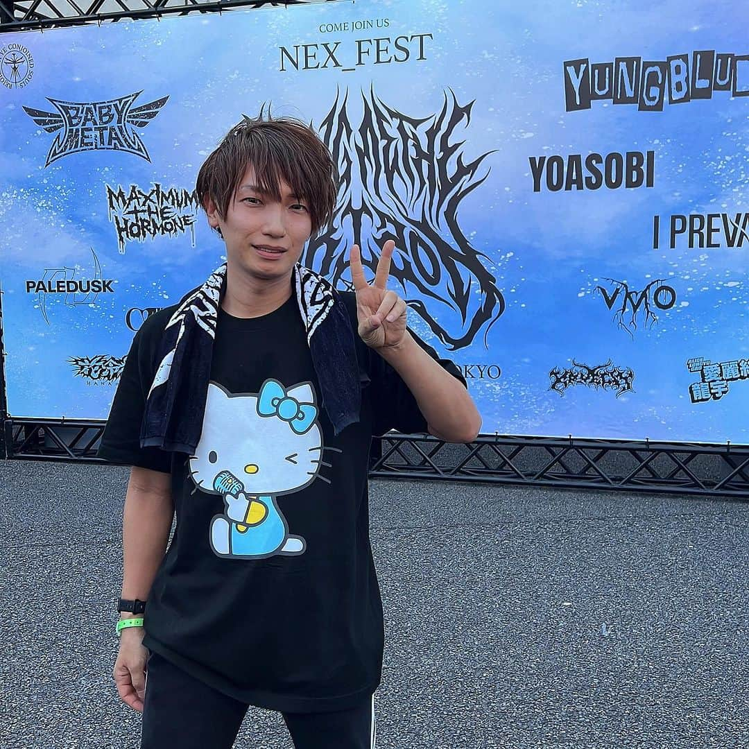 ひらのっちさんのインスタグラム写真 - (ひらのっちInstagram)「NEX_FEST幕張メッセ1日目行ってきました！ゴリゴリの洋楽ロックフェスでしたが、YOASOBIトップバッターの贅沢なフェスでした✨ モッシュ疲れ半端ない💦BMTHは圧感でした！ 帰りはテレ朝のイベントと被って駅入るの規制されて足止め、明日行く方はご注意を！ 秋の屋内フェス、楽しかったです😊 #nex_fest #bmth #bringmethehorizon #YOASOBI #babymetal #フェス #フェス好きな人と繋がりたい #フェス飯 #マキシマムザホルモン」11月4日 2時06分 - hiranocchi