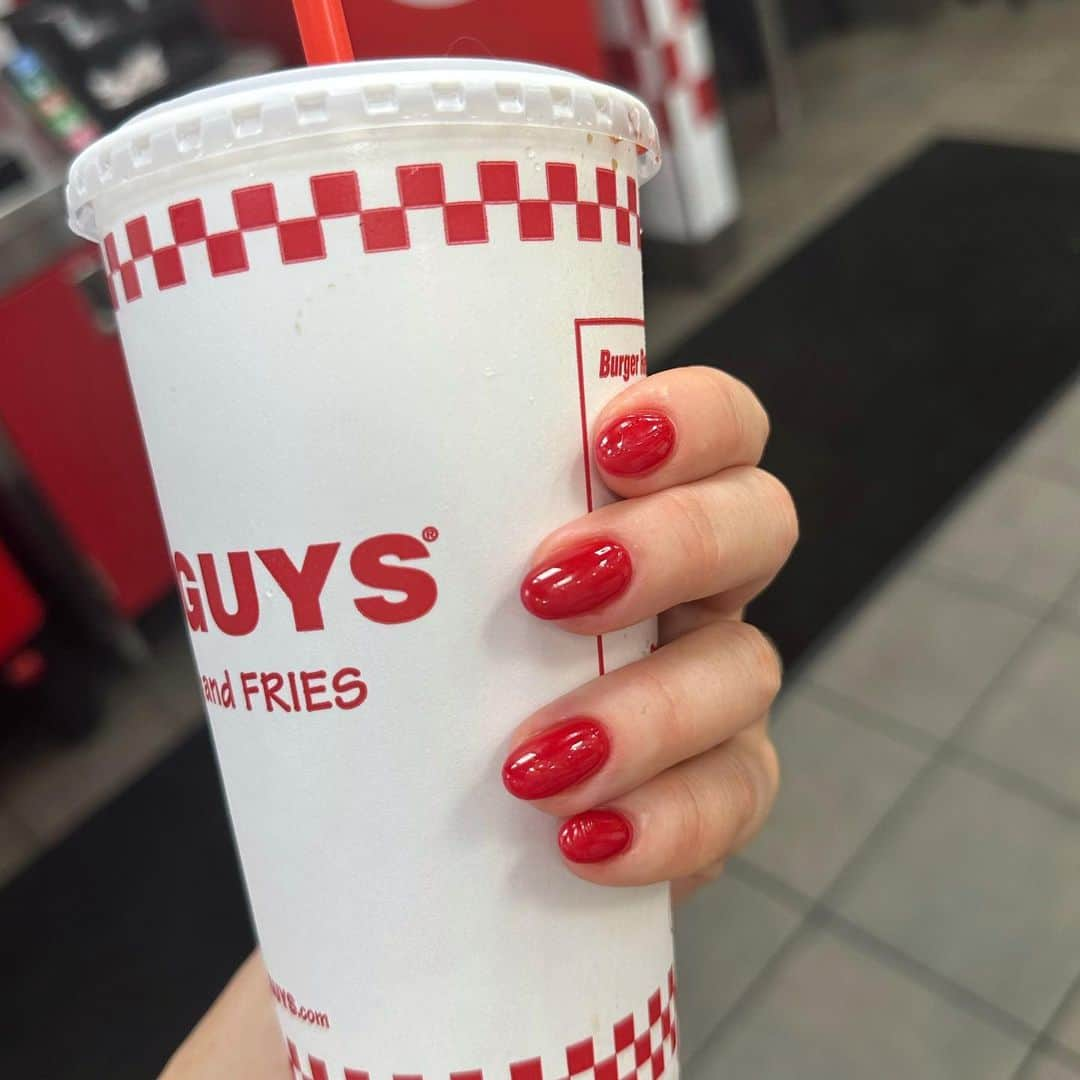 Helena Glazer Hodneさんのインスタグラム写真 - (Helena Glazer HodneInstagram)「@opi big 🍎 red season. https://liketk.it/4mDWZ」11月4日 2時10分 - brooklynblonde1