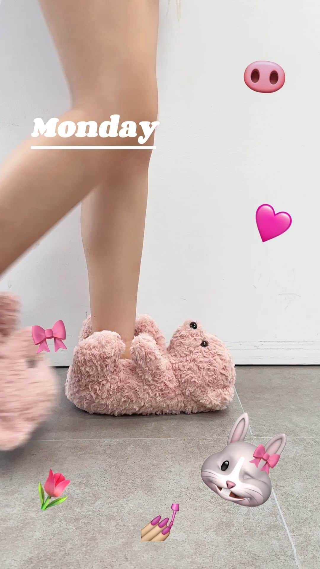 SHEINのインスタグラム：「Step into a whole new vibe every day with these dopamine-inducing slippers! 🌟😄🌟 Which pair would be your new cozy szn pals? 👇  🔎 12023104 17501600 12266655 22056205 20009649  🔗:https://shein.shop/va7v933  #SHEINGoodFinds #SHEIN1111sale」