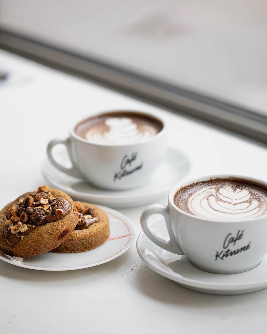 のインスタグラム：「It’s chocolate season around the world at #CafeKitsune 🍫 Discover our new Parisian exclusive offer:   🌰 Hazelnut chocolate and praline cookies  🍫 Hot Kuro Goma chocolate drink - 👉Café Kitsuné Tuileries⁠⁠⁠ 208 Rue de Rivoli, 75001 Paris⁠⁠⁠ Monday-Sunday: 8am-6:30pm⁠⁠⁠⁠⁠⁠⁠ - 👉 Café Kitsuné Louvre 2 place André Malraux, 75001 Paris Monday-Sunday: 8:00am-6:30pm - 👉 Café Kitsuné Palais Royal⁠⁠⁠ 51 Galerie Montpensier, 75001 Paris⁠⁠⁠ Monday-Sunday: 9:30am-7pm⁠⁠⁠⁠⁠⁠ - 👉 Café Kitsuné Vertbois⁠⁠⁠⁠ Café-Roastery 30 rue du Vertbois, 75003 Paris⁠⁠⁠⁠ Tuesday-Saturday: 9:30am-1pm / 2pm-5pm⁠⁠」