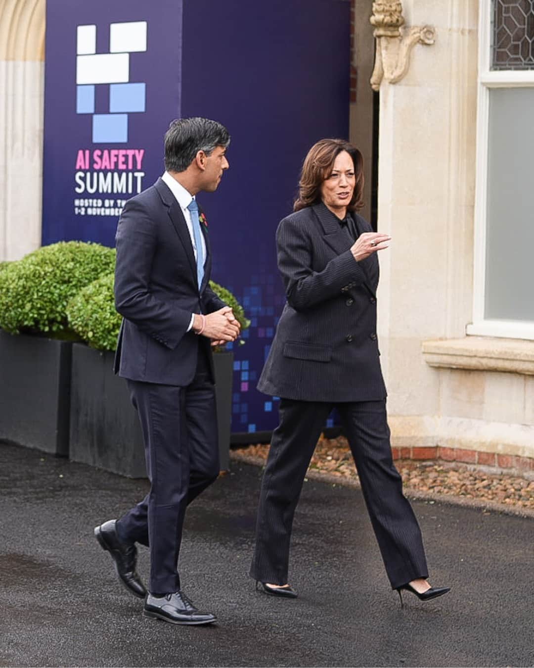 ジョー・バイデンのインスタグラム：「America is leading the way on artificial intelligence. Yesterday, I joined the first-ever Global Summit on AI Safety in the United Kingdom and made clear that all leaders — in government, civil society, and the private sector — have a moral, ethical, and societal duty to make sure AI is advanced in a way that protects the public from potential harm and ensures that everyone benefits.    @POTUS and I will continue to build global support as we lay the groundwork for the future of AI.」