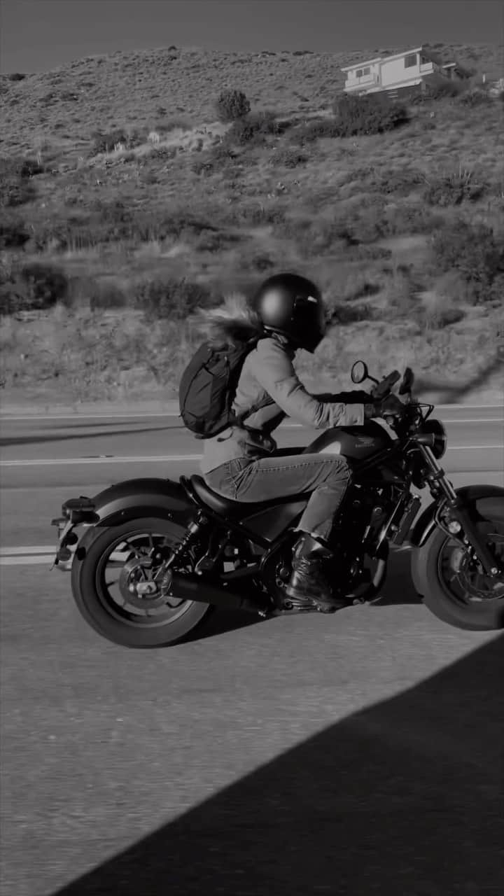 ブレッヒェ・ハイネンのインスタグラム：「🏍️💨」