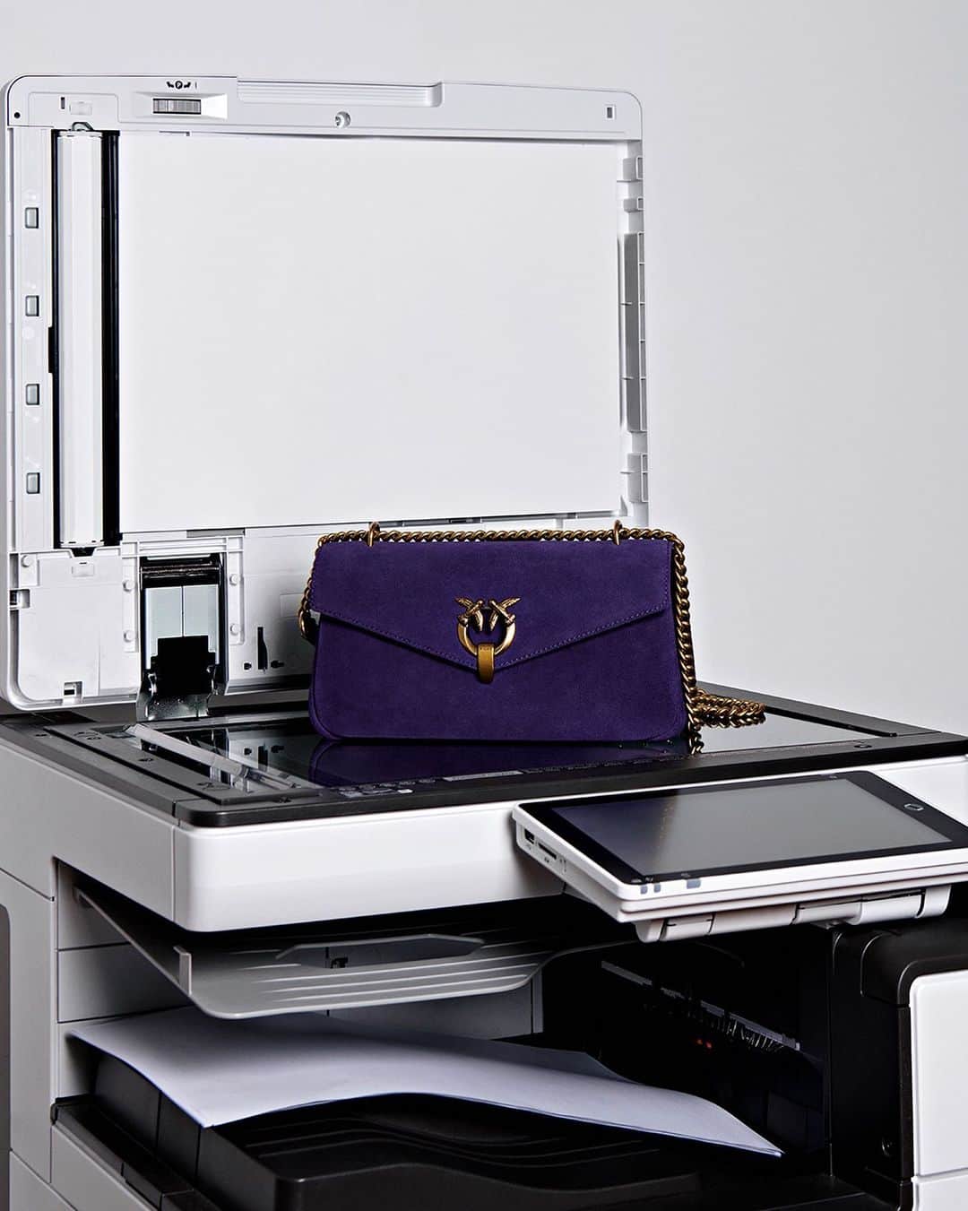 のインスタグラム：「The perfect bag needs no résumé. #PINKO #FW23 #LoveBag」