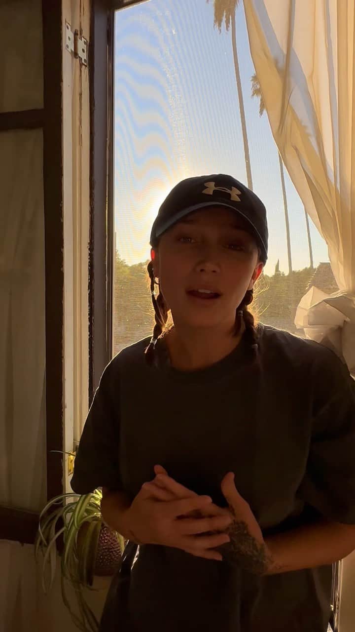 ケイリン・ルッソのインスタグラム：「Happy Friday ☀️」