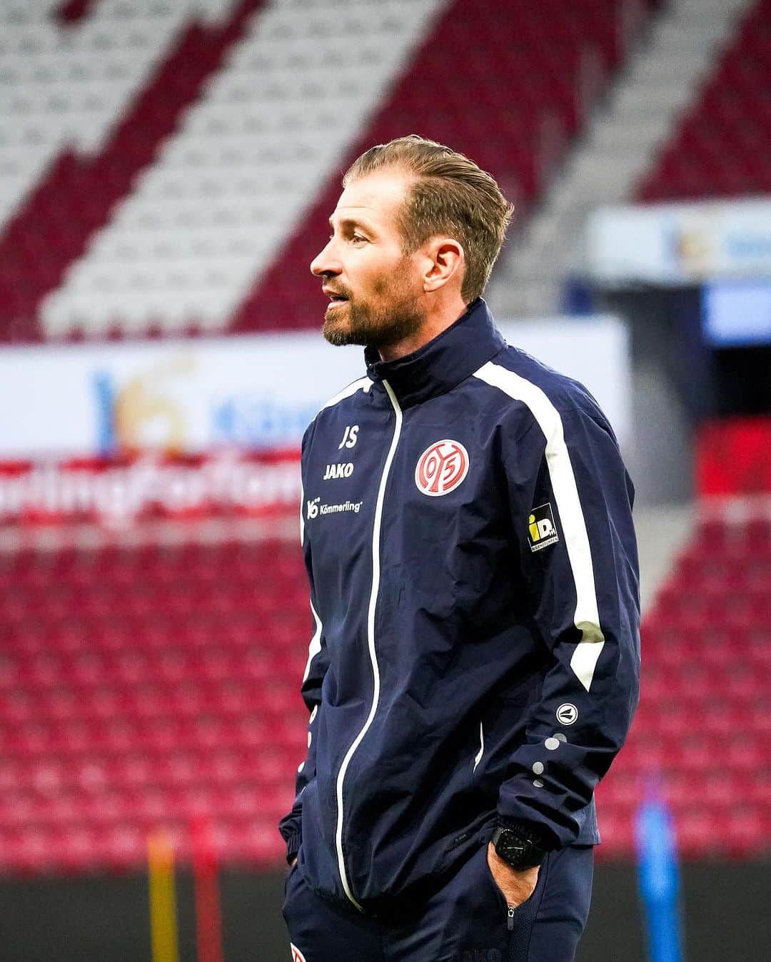 1.FSVマインツ05のインスタグラム：「Die erste Einheit unter Jan. 🔴⚪️  #mainz05」