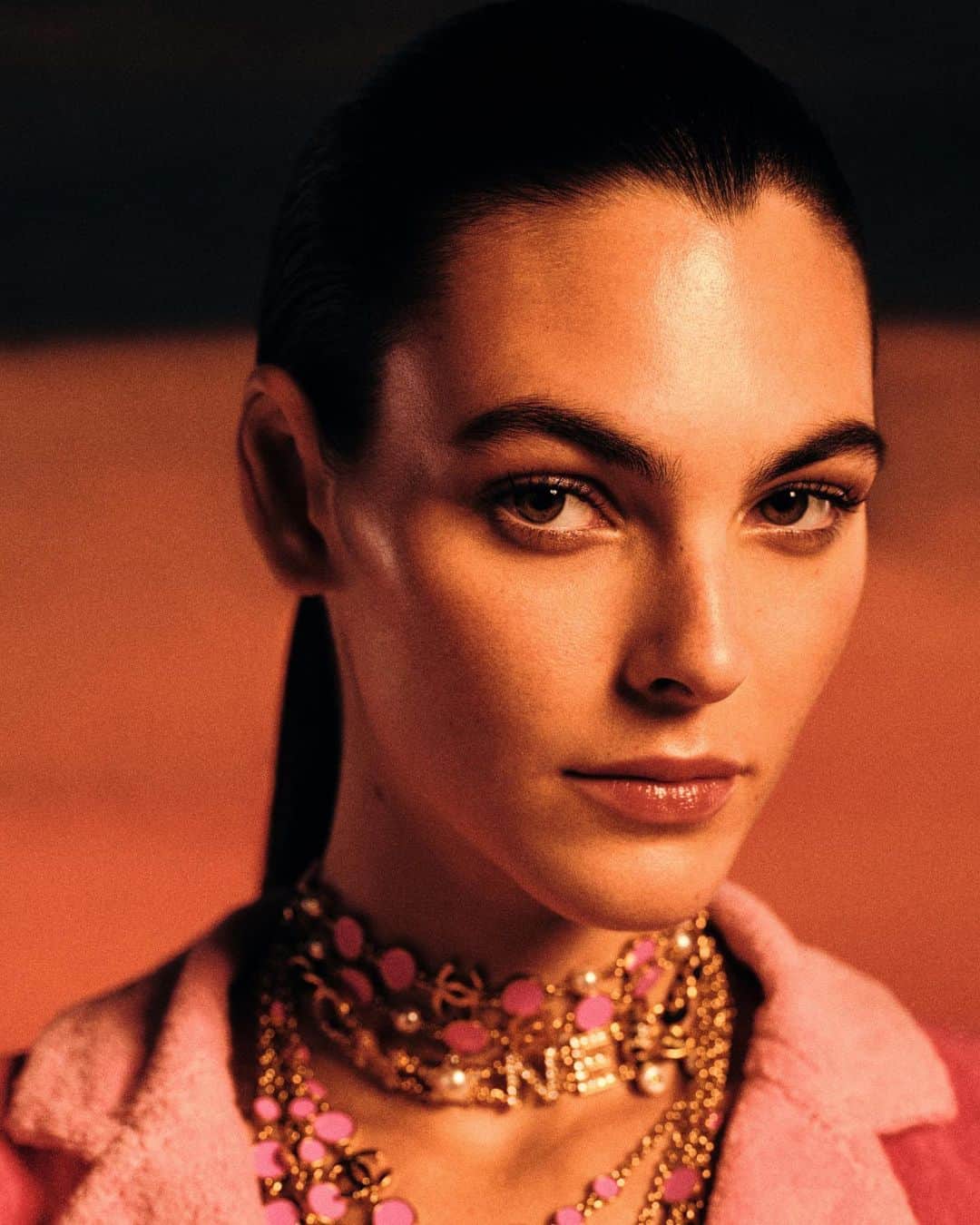 シャネルさんのインスタグラム写真 - (シャネルInstagram)「An ode to the City of Angels – in a series of cinematic photographs by Leslie Zhang, models Liu Wen and Vittoria Ceretti embody the assertive allure of the CHANEL Cruise 2023/24 collection, infused with the glamour of Golden Age Hollywood. Inspired by Los Angeles where it was first unveiled last May, the collection made a stop over in Shenzhen.  See more at chanel.com  #CHANELCruise #CHANELShow #CHANELinShenzhen @LeslieZhang1992 @LiuWenLw @Vittoria」11月4日 2時40分 - chanelofficial