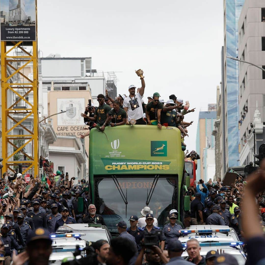 ラグビーリーグ・ワールドカップさんのインスタグラム写真 - (ラグビーリーグ・ワールドカップInstagram)「Cape Town is showing their love for the Rugby World Cup champs  #RWC2023」11月4日 2時37分 - rugbyworldcup