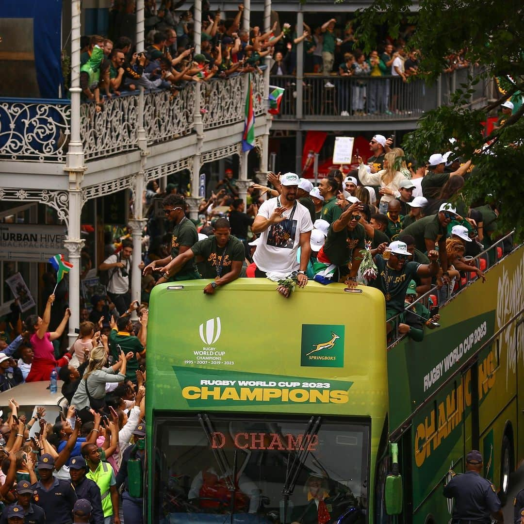 ラグビーリーグ・ワールドカップさんのインスタグラム写真 - (ラグビーリーグ・ワールドカップInstagram)「Cape Town is showing their love for the Rugby World Cup champs  #RWC2023」11月4日 2時37分 - rugbyworldcup