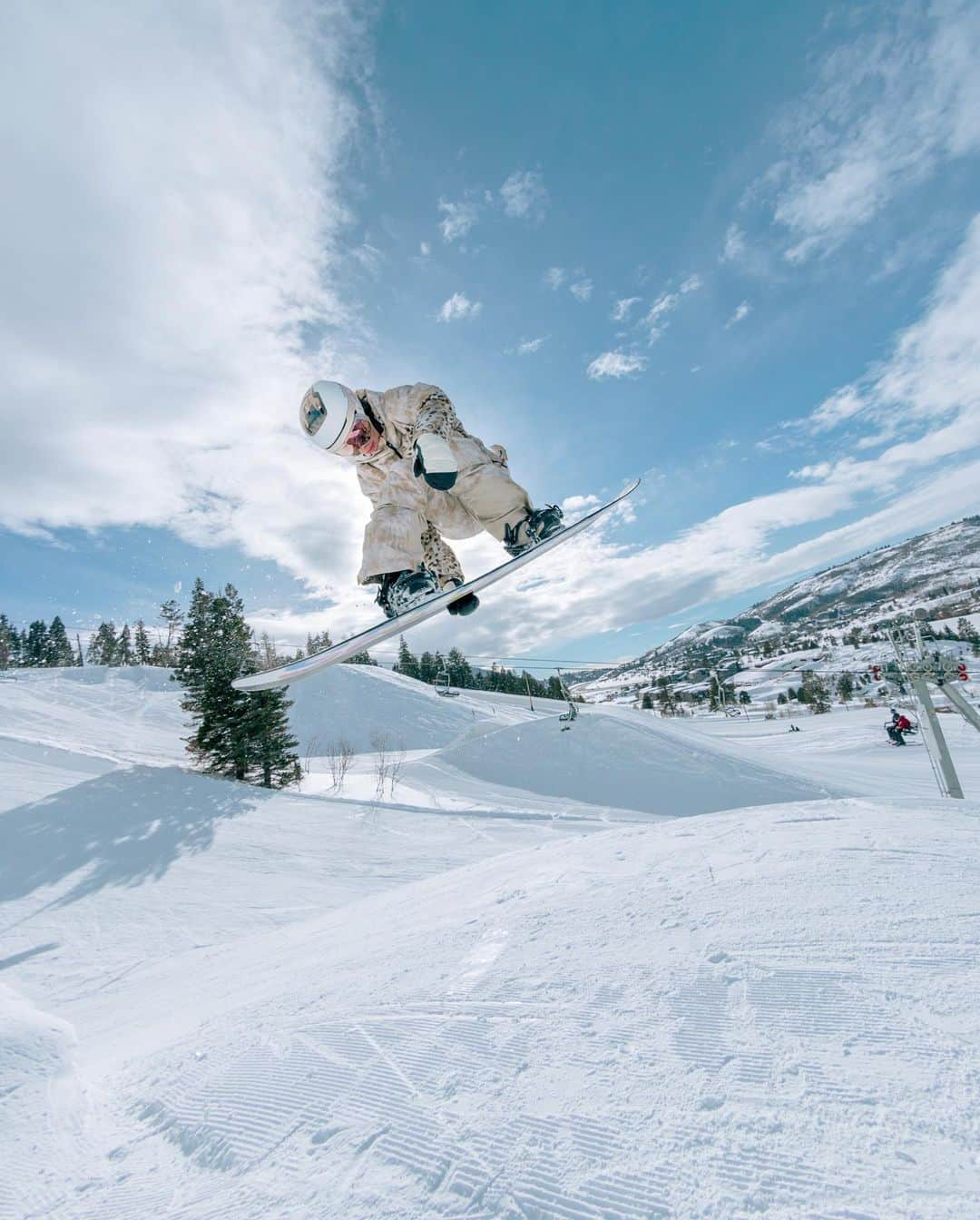 OAKLEYさんのインスタグラム写真 - (OAKLEYInstagram)「The perfect match. @annika.overtomorrow in the all-new team collection kit inspired by @jamieanderson, now available everywhere.」11月4日 2時48分 - oakley