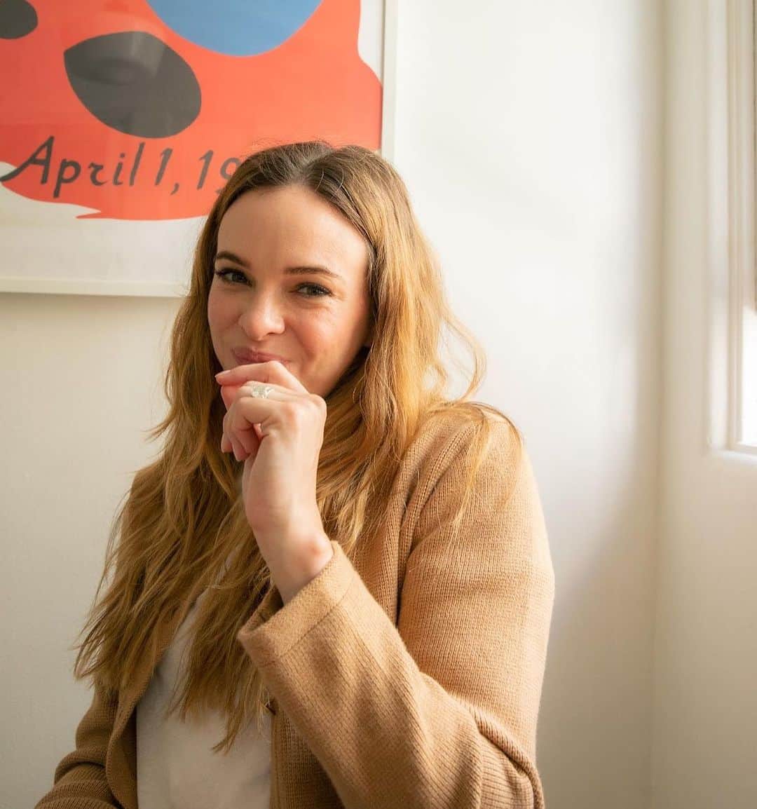 ダニエル・パナベイカーのインスタグラム：「Eating the berries before my kids do.」