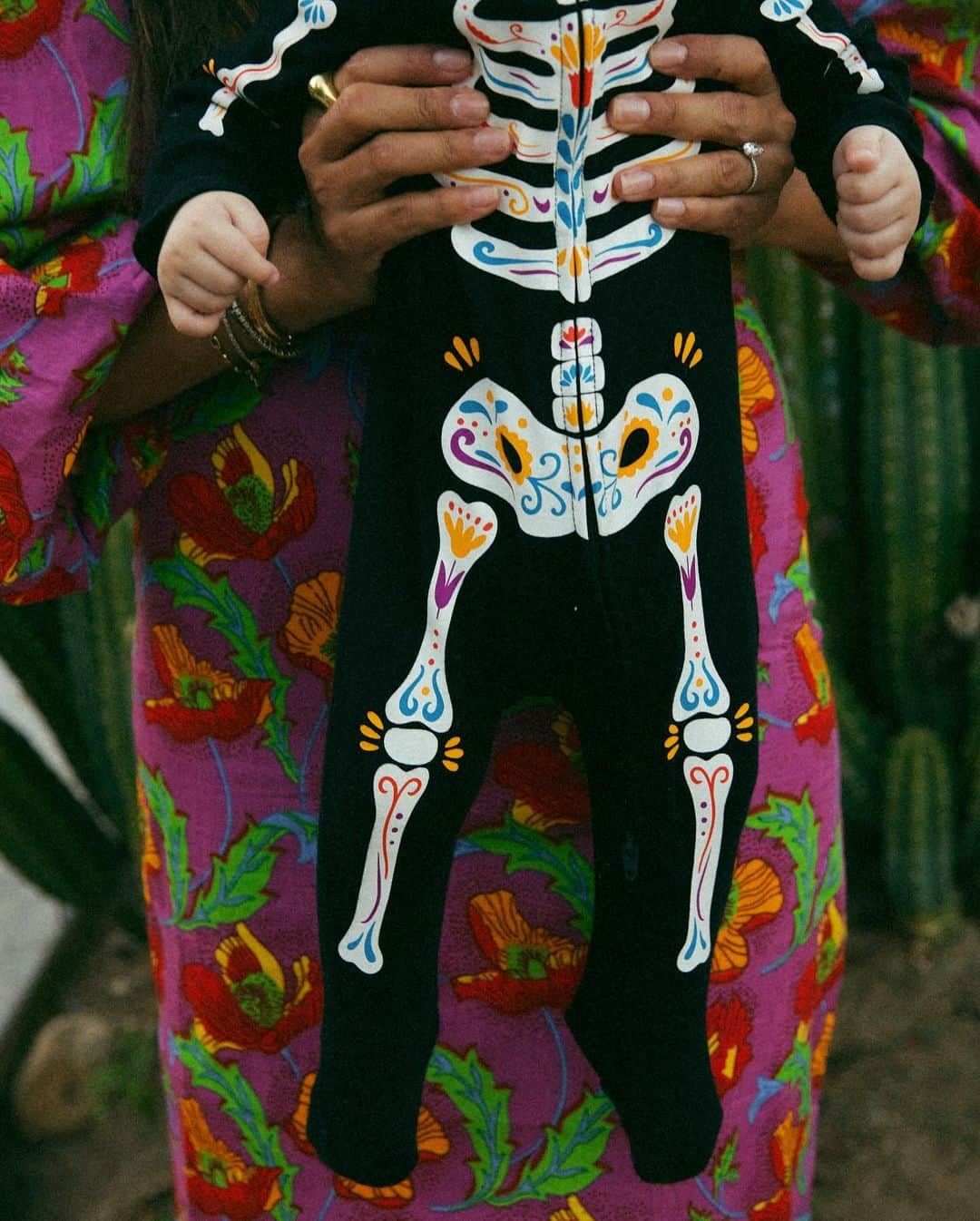 ジュリー・サリニャーナさんのインスタグラム写真 - (ジュリー・サリニャーナInstagram)「Yesterday we celebrated Día de Muertos and it’s one of my favorite Mexican traditions of the year! Day of the Dead for those of you who don’t know is a holiday we celebrate in Mexican culture, that pays homage & remembrance to our ancestors + family + friends who have passed away. It’s a joyful celebration of life rather than somber one. I love honoring my roots and celebrating my loved ones who are no longer with us.   This year is extra special because I get to share my beautiful Mexican culture and tradition with my Bebe Matisse! I’m looking forward to teaching him more about it as he gets older and celebrating together! 🫶🏽  Another special part of DDLM is how my sisters and I made this a yearly sister tradition where the three of us dress up together. I love we get to bond while celebrating our roots!   This years look is a modern Mexican chic look with bold colors and pretty floral on floral prints! What do you guys think? 🌸☠️🫶🏽  My DDLM makeup and floral crown is by my insanely talented big sis @lilylive213 @lilylacatrina . She’s the Queen of Catrina’s! Always inspired by her! ☠️🫶🏽🌸 ILYSM sis!!!!  #DiaDeMuertos #DiaDeLosMuertos #DayOfTheDead #Catrina #ddlm」11月4日 2時58分 - sincerelyjules