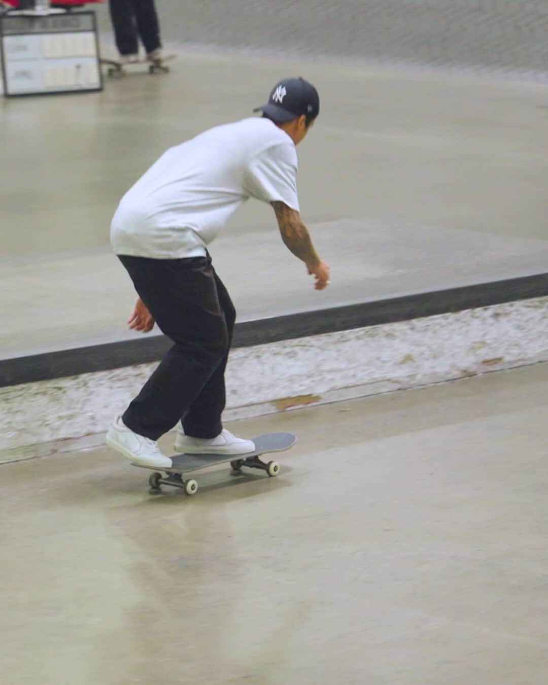 のインスタグラム：「@luanomatriz & @_jamiegriffin step into the ring this Saturday for BATB 13 Round 3!! 🥊 Listen as Luan goes over his game plan as he prepares for his matchup with Jamie.   Hit the link in bio to watch “Battle Rewind” ⏪ now showing on TheBerrics.com #skateboardingisfun #berrics #batb13   *Exclusive Round 3 Luan Oliveira and Jamie Griffin BATB 13: Freedom Finals Night Ticket Boards are now available in The @berricscanteen !」