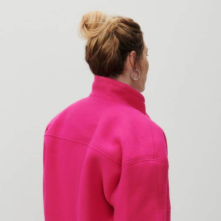 アメリカンビンテージさんのインスタグラム写真 - (アメリカンビンテージInstagram)「Julie is wearing our pink Bazybay coat - a warm colour for happy vibes and a touch of audacity this fall/winter 💕 How would you style it? Tell us in the comments!  #americanvintage #pink #coat #fallwinteroutfit #colourfuloutfit」11月4日 3時00分 - americanvintage_officiel