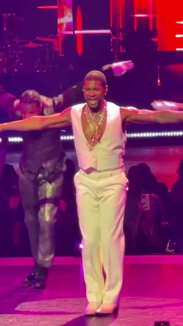 のインスタグラム：「Running over to tell ya that Super Bowl LVIII is in 100 days – and no matter what, @usher’s winning 🥵 #100DaysToSuperBowl」