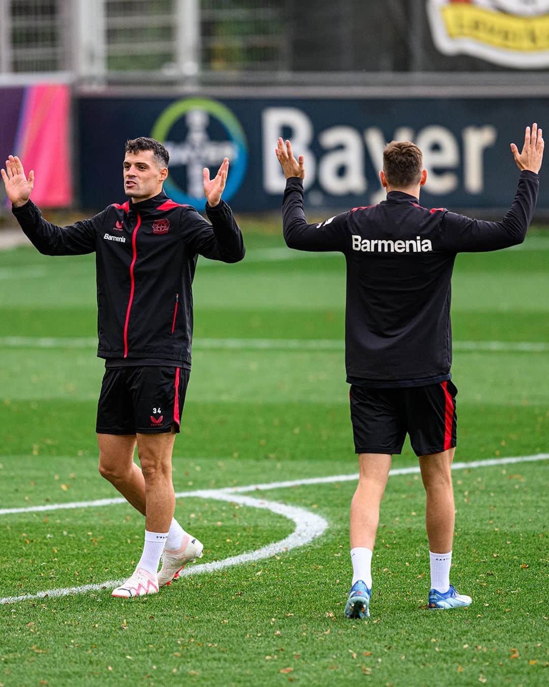 バイエル・レバークーゼンのインスタグラム：「🙌 Hands up if you're looking forward to see the #Werkself tomorrow! 🙌  🔜 #TSGB04 #Bayer04」