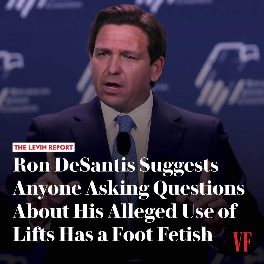 Vanity Fairのインスタグラム：「“This is no time for foot fetishes” are the actual words that exited Ron DeSantis's mouth while trying to get people to stop talking about his alleged use of lifts in his boots. Bess Levin unpacks "Bootgate" at the link in bio.   Photo: Scott Olson/@gettyimages」