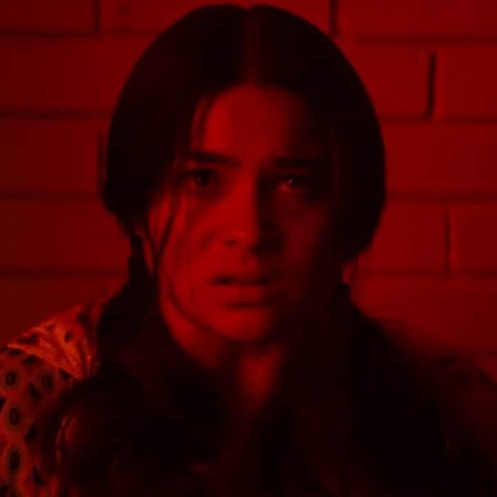 ハリウッド・リポーターのインスタグラム：「Marvel Studios is venturing into more mature territory with #Echo, which unveiled a moody, violent trailer (complete with a #JohnWick-esque headshot). The series will be Marvel Studios’ first to get the TV-MA rating, and its first to debut simultaneously on sister streaming service Hulu, in addition to Disney+. Hit the link in bio now to watch the trailer.」