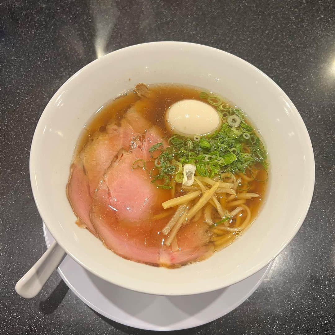 のインスタグラム：「2023年の五十四杯目🍜  麺匠至誠 (大阪四ツ橋)  特製中華そば 醤油  美味しゅうございました🙏  ⭐️⭐️⭐️✨」