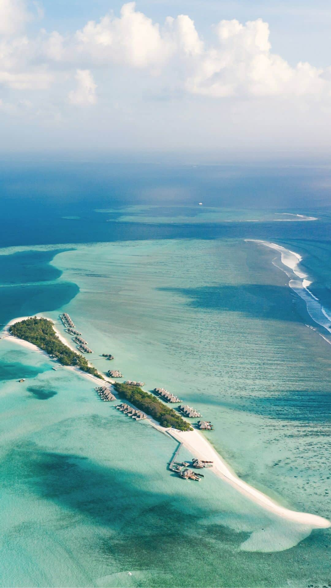 Conrad Hotelsのインスタグラム：「Embark on an adventure through the natural habitat of the island dolphins.  📍 @conrad_maldives  📸 Justin Nicholas」