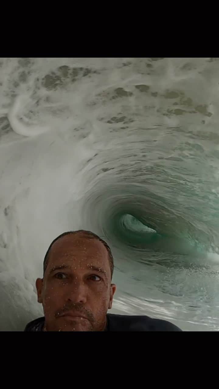 クラーク・リトルのインスタグラム：「Here is a clip from the last selfie post. #shorebreak #clarklittle 🆑」